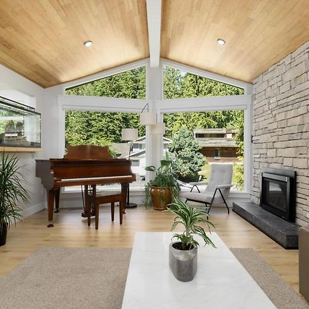 Beautiful Villa With Heated Pool Hot Tub By Forest นอร์ทแวนคูเวอร์ ภายนอก รูปภาพ