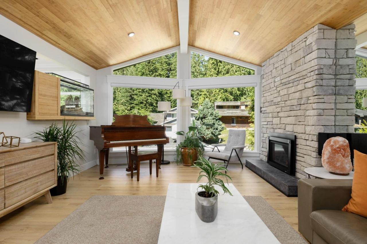 Beautiful Villa With Heated Pool Hot Tub By Forest นอร์ทแวนคูเวอร์ ภายนอก รูปภาพ