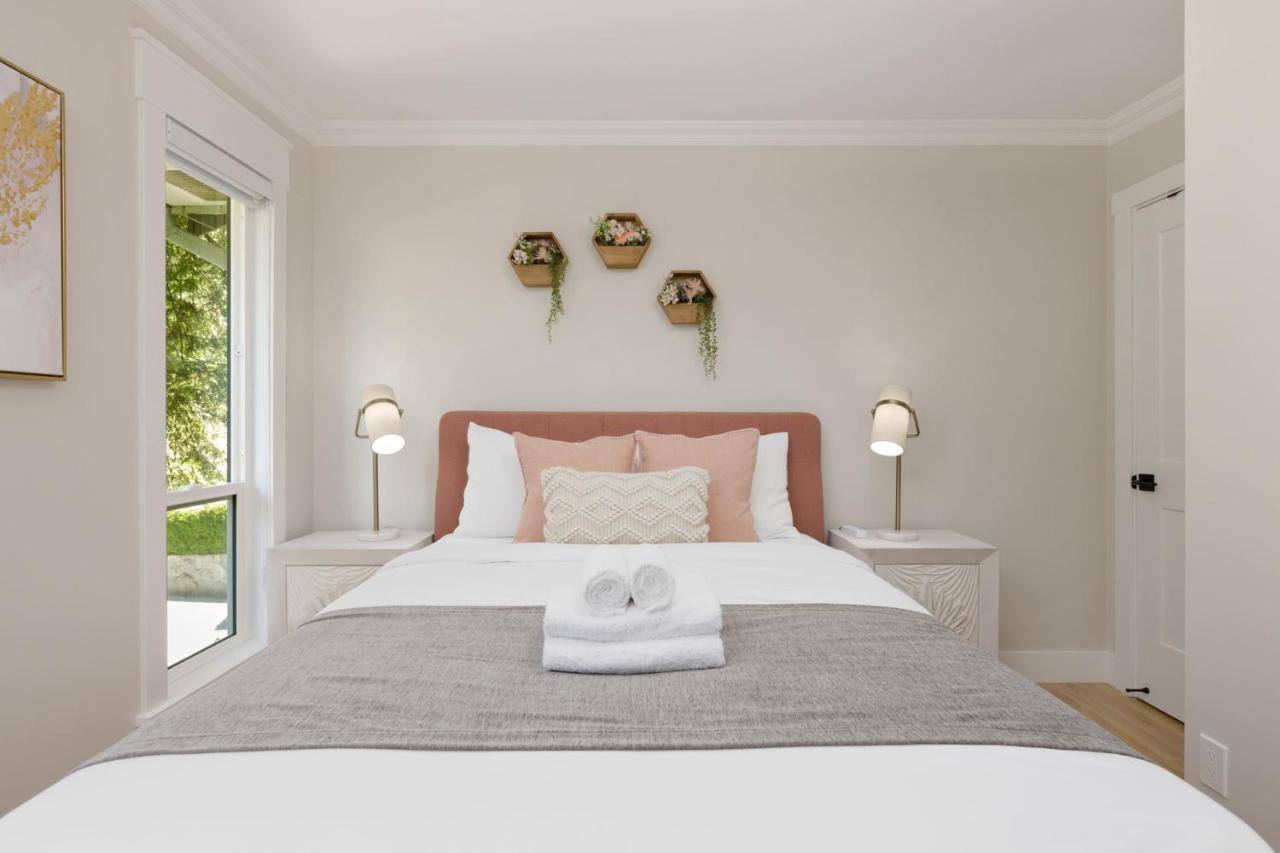Beautiful Villa With Heated Pool Hot Tub By Forest นอร์ทแวนคูเวอร์ ภายนอก รูปภาพ