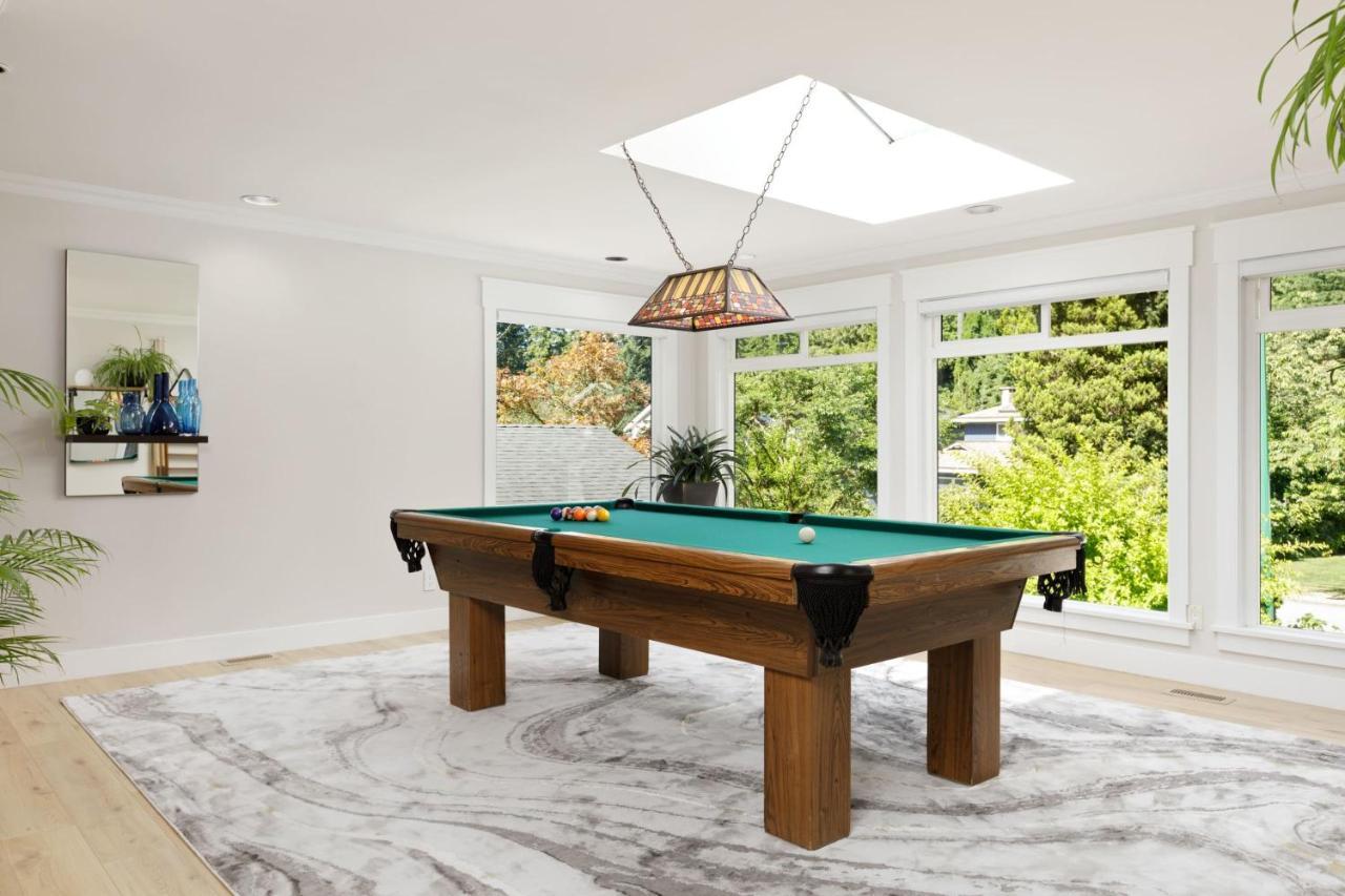 Beautiful Villa With Heated Pool Hot Tub By Forest นอร์ทแวนคูเวอร์ ภายนอก รูปภาพ