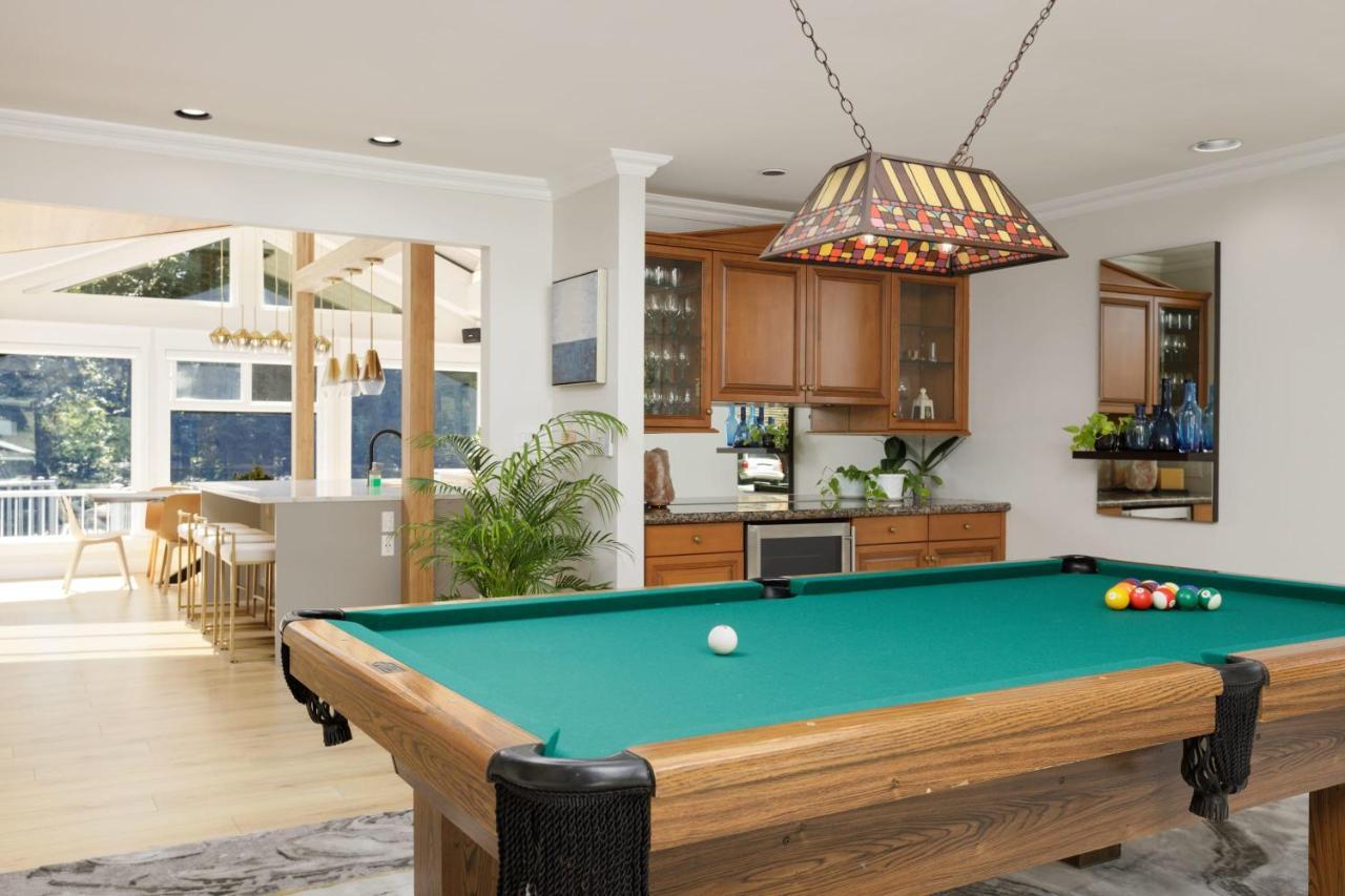 Beautiful Villa With Heated Pool Hot Tub By Forest นอร์ทแวนคูเวอร์ ภายนอก รูปภาพ