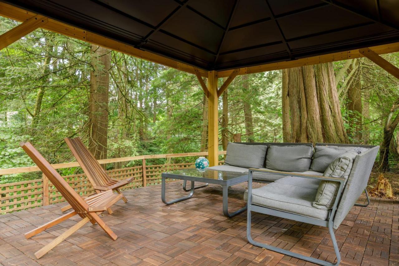 Beautiful Villa With Heated Pool Hot Tub By Forest นอร์ทแวนคูเวอร์ ภายนอก รูปภาพ