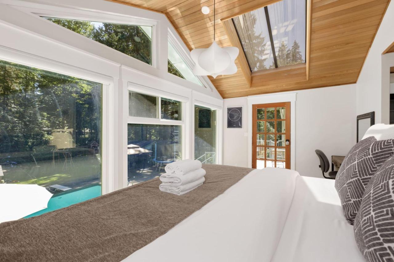 Beautiful Villa With Heated Pool Hot Tub By Forest นอร์ทแวนคูเวอร์ ภายนอก รูปภาพ
